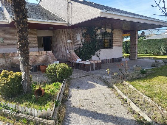 Foto 1 de Xalet en venda a Viana de Cega de 4 habitacions amb piscina i jardí
