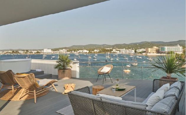 Foto 1 de Ático en venta en calle De Màlaga de 3 habitaciones con terraza y piscina