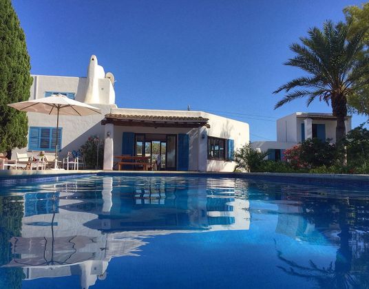 Foto 1 de Chalet en venta en San Agustín - Cala de Bou de 5 habitaciones con terraza y piscina