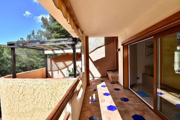 Foto 1 de Casa adossada en venda a calle Bell Puig de 3 habitacions amb terrassa i piscina