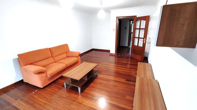 Foto 1 de Alquiler de piso en Zona de Plaza de Barcelos de 3 habitaciones con garaje y muebles