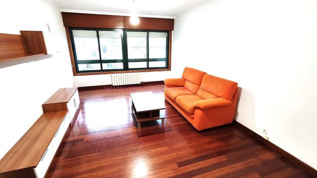 Foto 2 de Alquiler de piso en Zona de Plaza de Barcelos de 3 habitaciones con garaje y muebles