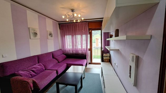 Foto 2 de Pis en lloguer a Zalla de 3 habitacions amb terrassa i mobles