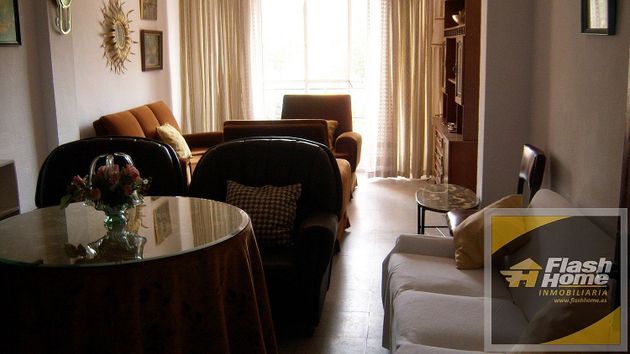 Foto 2 de Alquiler de piso en Vista Alegre - Parque Cruz Conde de 3 habitaciones con terraza y muebles