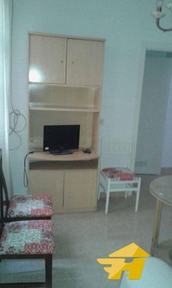 Foto 2 de Pis en lloguer a Zona Centro de 2 habitacions amb mobles i aire acondicionat