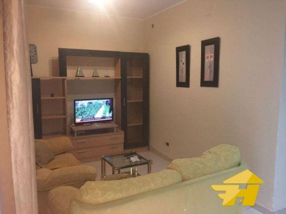 Foto 1 de Pis en lloguer a Santa Rosa - Valdeolleros de 4 habitacions amb terrassa i mobles