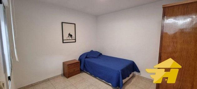 Foto 2 de Casa en lloguer a Campo de la Verdad - Miraflores de 3 habitacions amb terrassa i mobles