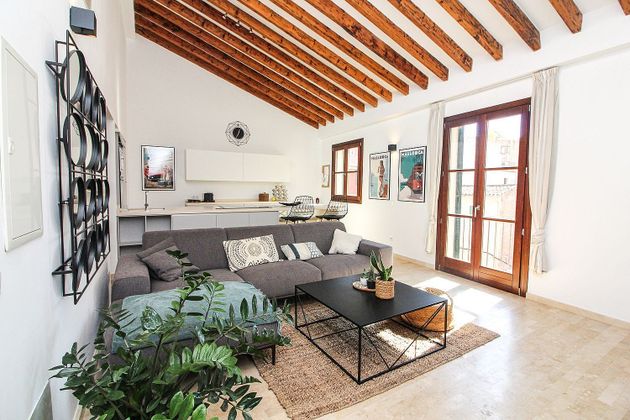 Foto 1 de Pis en lloguer a Mercat  - La Missió - Plaça dels Patins de 2 habitacions amb terrassa i mobles