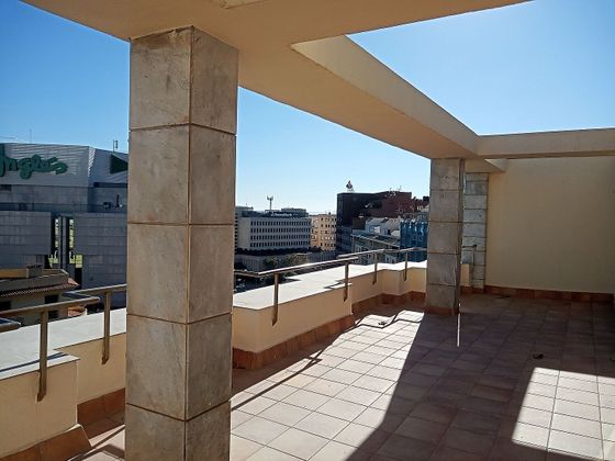 Foto 2 de Alquiler de oficina en Mercat  - La Missió - Plaça dels Patins con terraza
