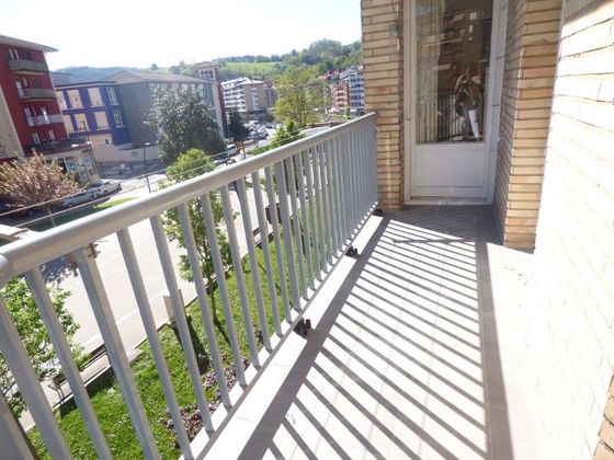 Foto 2 de Venta de piso en calle Iparraguirre Hiribidea de 3 habitaciones con terraza y calefacción