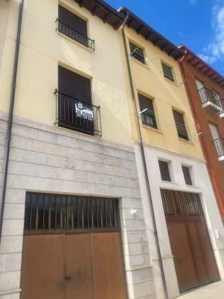 Foto 1 de Venta de casa adosada en calle Solana Baja de 2 habitaciones con garaje y balcón