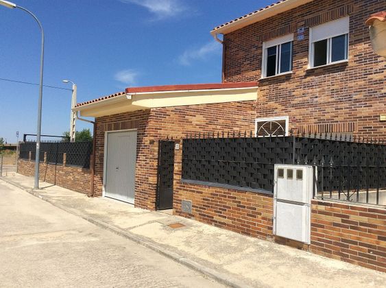 Foto 1 de Casa en venda a Otero de 3 habitacions amb terrassa i piscina