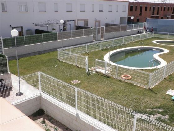 Foto 2 de Venta de casa en Miguel Esteban de 4 habitaciones con terraza y piscina