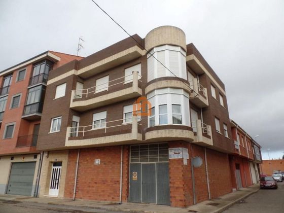 Foto 1 de Venta de casa en Villarejo de Órbigo de 4 habitaciones con terraza y garaje
