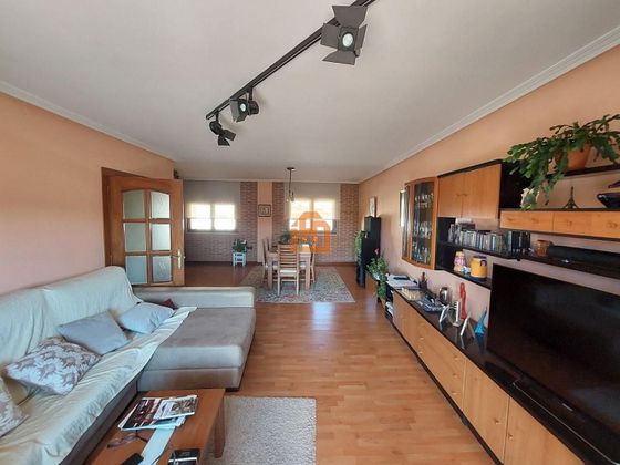 Foto 2 de Casa adossada en venda a Ferral del Besnega de 4 habitacions amb terrassa i piscina
