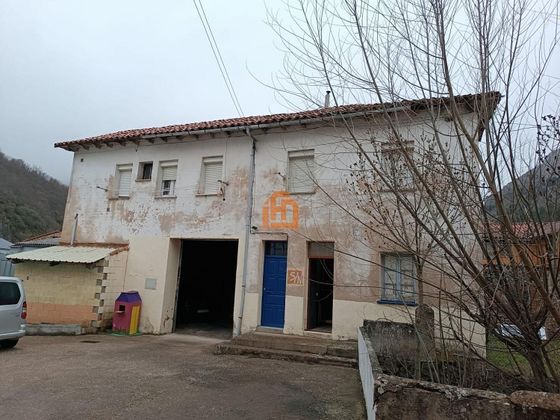 Foto 1 de Casa en venda a Pola de Gordón (La) de 3 habitacions amb garatge