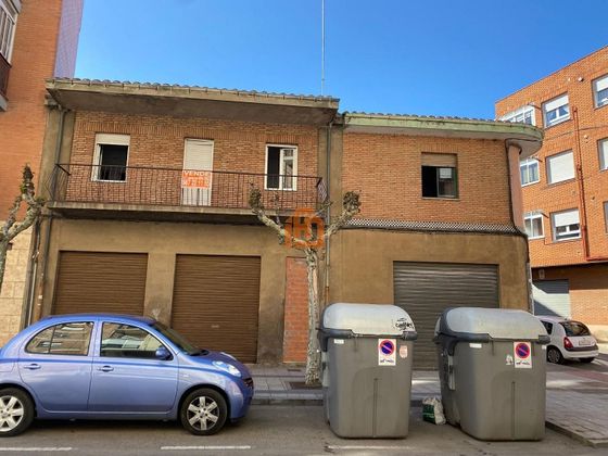 Foto 1 de Xalet en venda a San Esteban de 5 habitacions amb garatge i jardí