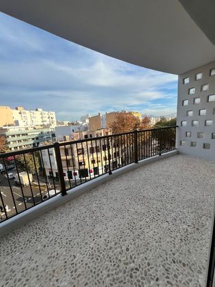 Foto 2 de Venta de piso en Ses Figueretes - Platja d'en Bossa - Cas Serres de 4 habitaciones con terraza y balcón