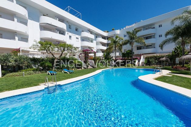 Foto 1 de Venta de piso en Lomas de Marbella Club - Puente Romano de 2 habitaciones con terraza y piscina