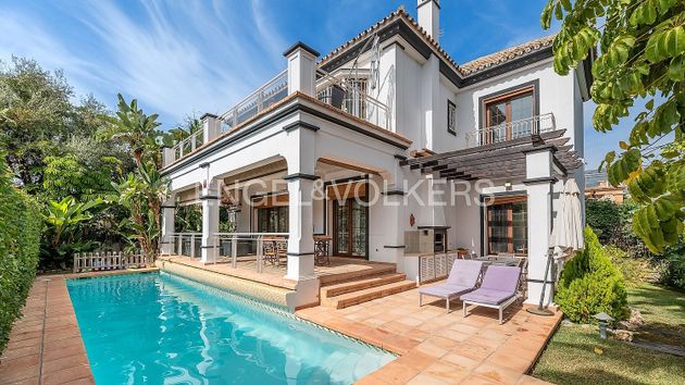 Foto 1 de Chalet en venta en El Higueral - La Merced de 5 habitaciones con terraza y piscina