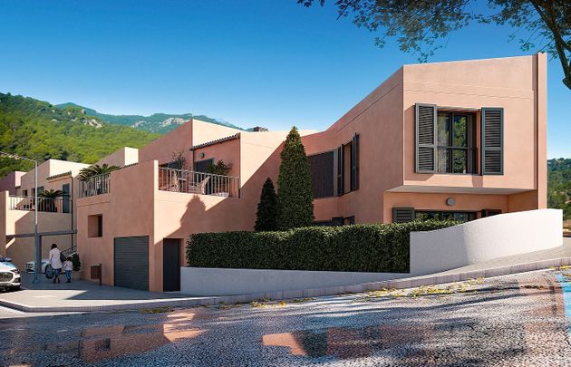 Foto 1 de Casa adossada en venda a calle Onclo de 3 habitacions amb terrassa i piscina