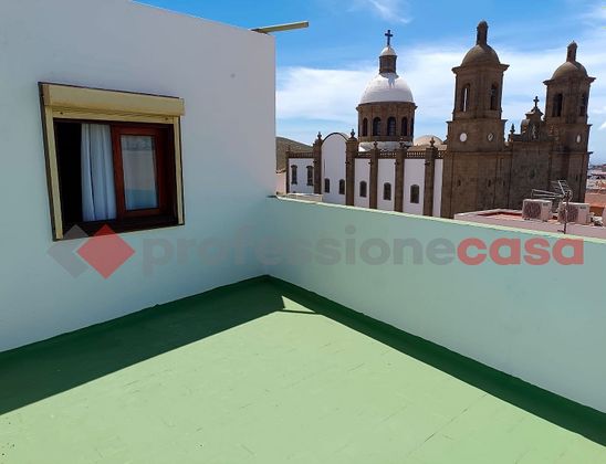 Foto 1 de Alquiler de ático en vía San Antonio María Claret de 1 habitación con terraza y muebles