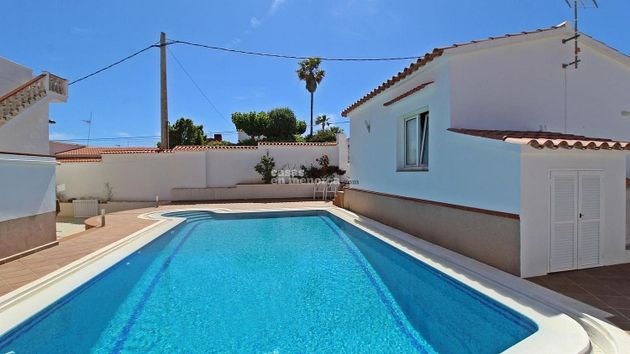 Foto 2 de Venta de casa en Castell (Es) de 4 habitaciones con terraza y piscina