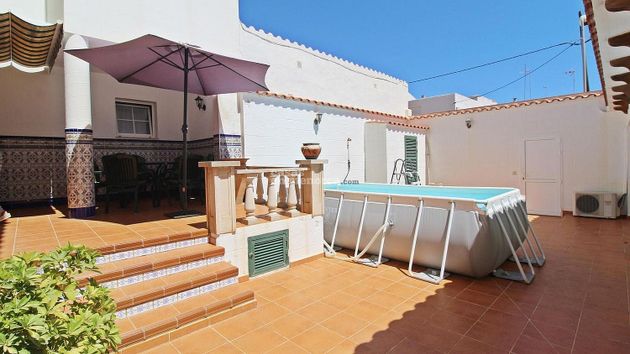Foto 2 de Venta de casa adosada en Castell (Es) de 4 habitaciones con terraza y garaje