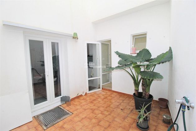 Foto 2 de Casa adossada en venda a Maó de 5 habitacions amb terrassa i garatge