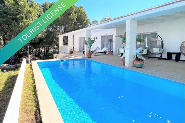 Foto 1 de Chalet en venta en Mercadal (Es) de 3 habitaciones con terraza y piscina