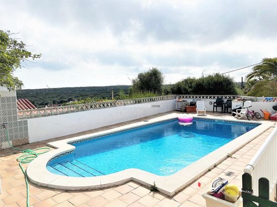 Foto 2 de Chalet en venta en Alaior de 3 habitaciones con terraza y piscina