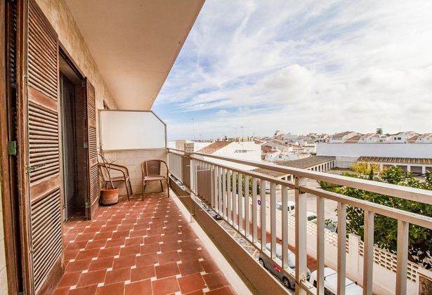 Foto 2 de Venta de piso en Maó de 4 habitaciones con terraza y balcón