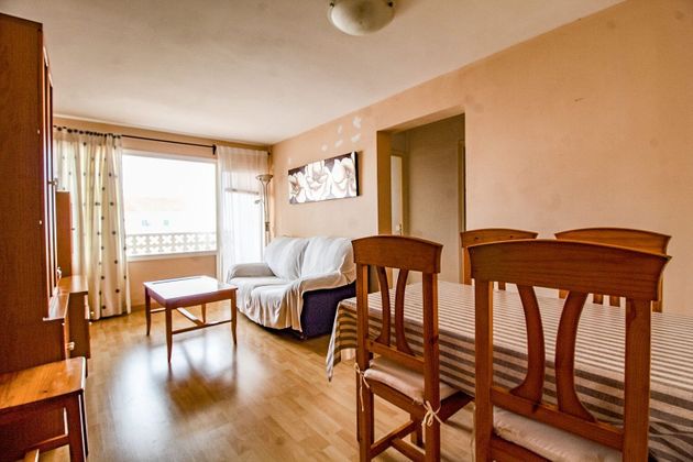 Foto 2 de Venta de piso en Castell (Es) de 2 habitaciones con terraza y aire acondicionado