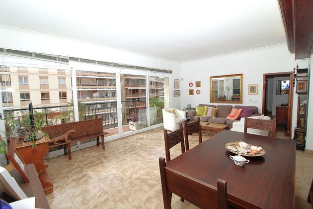 Foto 2 de Pis en venda a Arxiduc - Bons Aires de 4 habitacions amb terrassa i balcó