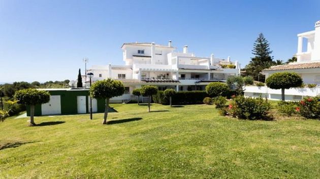 Foto 2 de Piso en venta en Los Monteros - Bahía de Marbella de 1 habitación con terraza y piscina