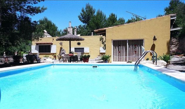 Foto 1 de Venta de chalet en Campanet de 4 habitaciones con terraza y piscina