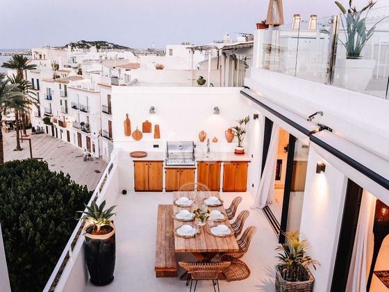 Foto 2 de Àtic en venda a Dalt de la Vila - La Marina de 2 habitacions amb terrassa i balcó