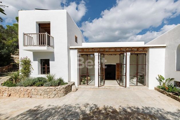 Foto 2 de Chalet en venta en Sant Joan de Labritja de 7 habitaciones con terraza y piscina
