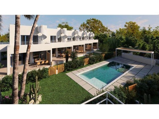 Foto 1 de Casa adosada en venta en Port d'Alcúdia - Platja d'Alcúdia de 3 habitaciones con piscina y jardín