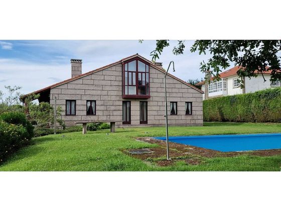 Foto 2 de Venta de casa en O Milladoiro de 6 habitaciones con terraza y piscina