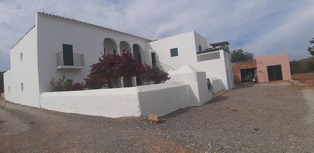 Foto 1 de Venta de casa rural en Santa Eulalia del Río de 7 habitaciones con terraza y jardín