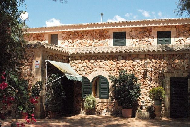 Foto 1 de Venta de casa rural en Algaida de 4 habitaciones con terraza y jardín