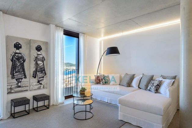 Foto 1 de Àtic en venda a Dalt de la Vila - La Marina de 7 habitacions amb terrassa i aire acondicionat
