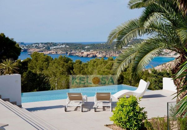 Foto 1 de Chalet en venta en Cala Vedella - Cala Tarida - Cala Conta de 4 habitaciones con terraza y piscina