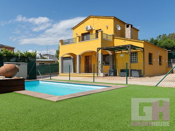 Foto 1 de Xalet en venda a Sils de 3 habitacions amb terrassa i piscina