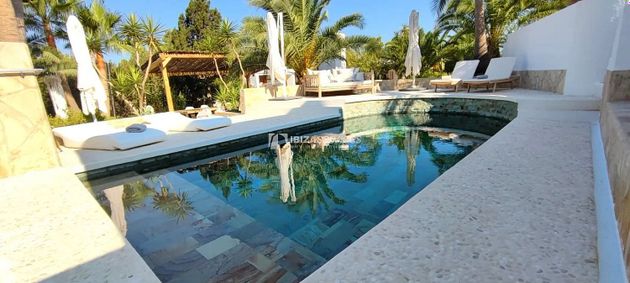 Foto 2 de Casa en venda a Cala Vedella - Cala Tarida - Cala Conta de 4 habitacions amb piscina i jardí