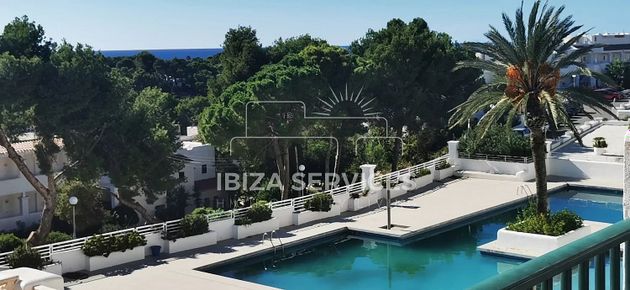 Foto 2 de Pis en venda a Cala Vedella - Cala Tarida - Cala Conta de 1 habitació amb terrassa i piscina
