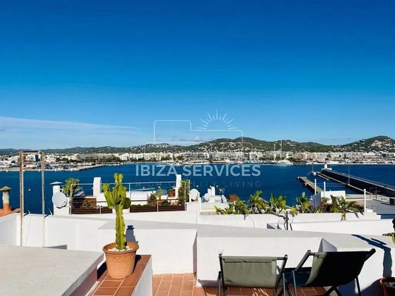 Foto 1 de Casa en venda a Dalt de la Vila - La Marina de 3 habitacions amb terrassa i balcó