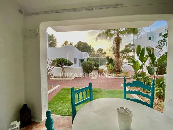 Foto 2 de Piso en venta en Cala Vedella - Cala Tarida - Cala Conta de 2 habitaciones con terraza y piscina