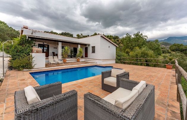 Foto 1 de Chalet en venta en Tolox de 3 habitaciones con terraza y piscina